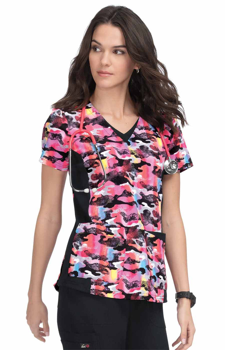 koi Lite Nadi Women's 3-Pocket V-Neck Print Scrub Top – koihappiness