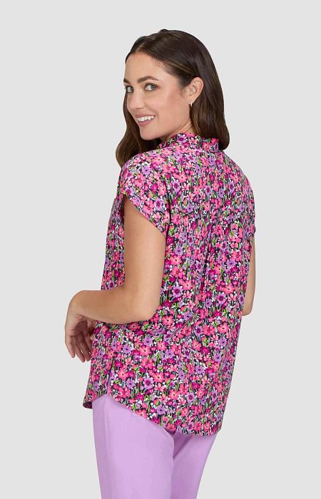 ari-top-field-of-posies